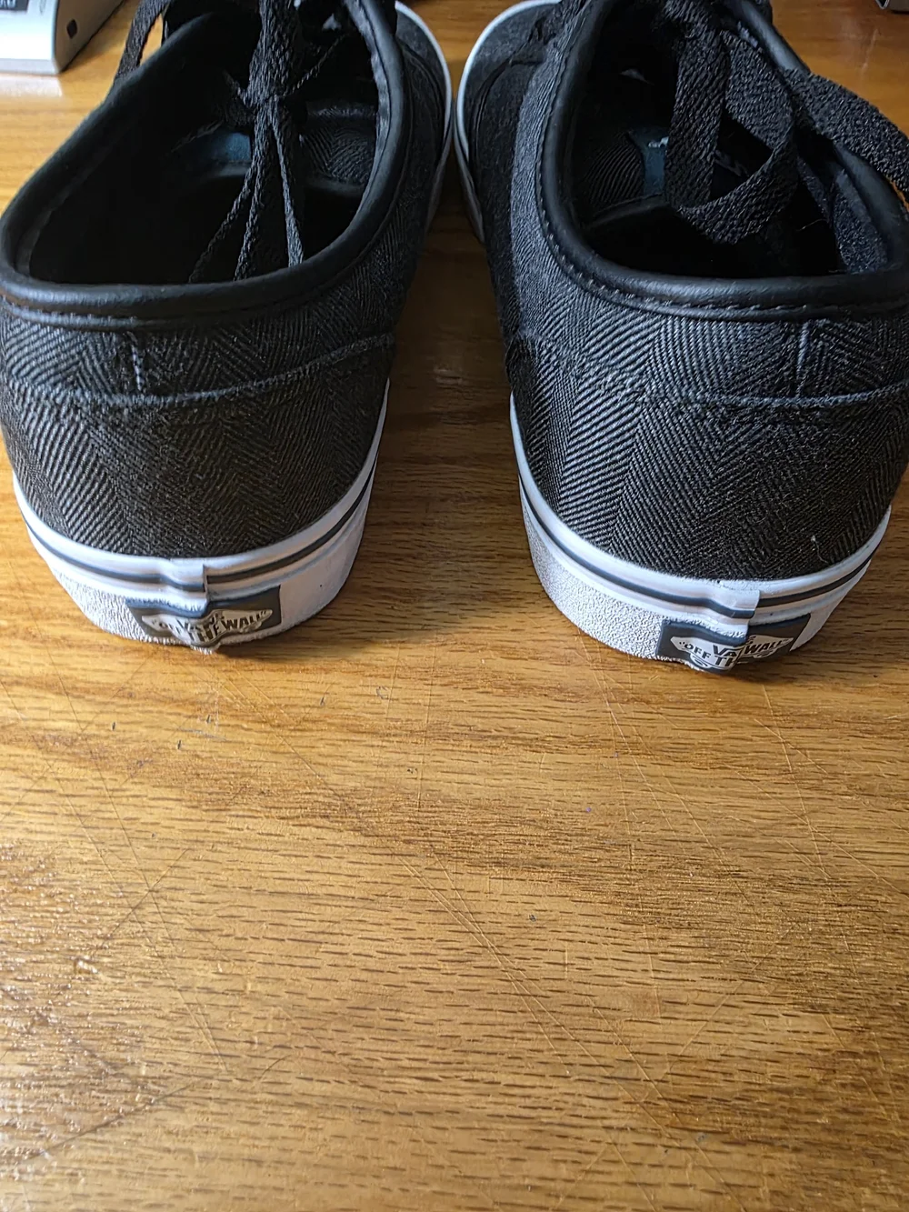 Vans Men's Black Low-Top Canvas Sneakers